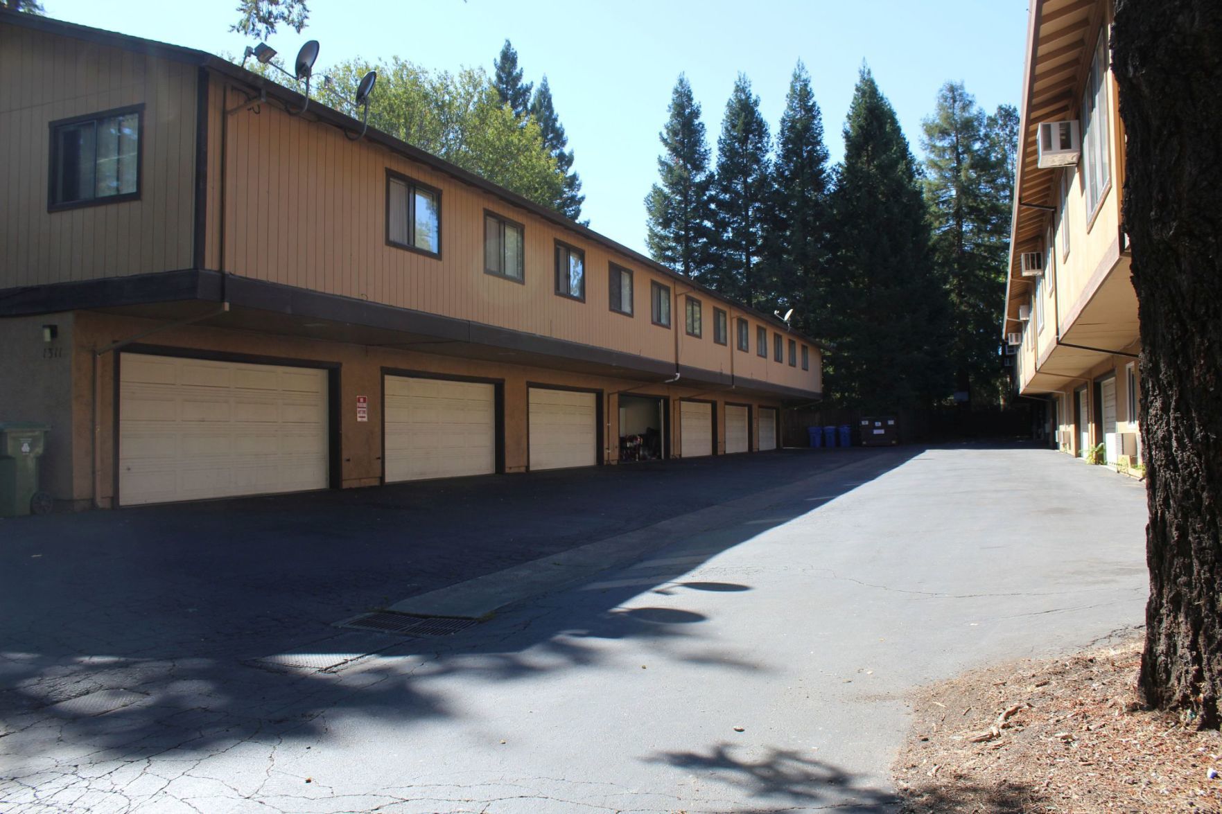 Apartments at 1311, 1313 Spring St.